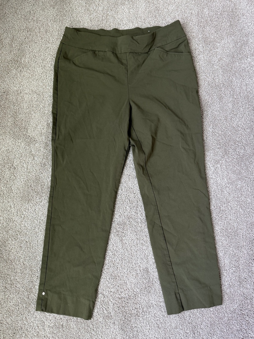 Chico's Olive Green Cropped Pull-On Pants
